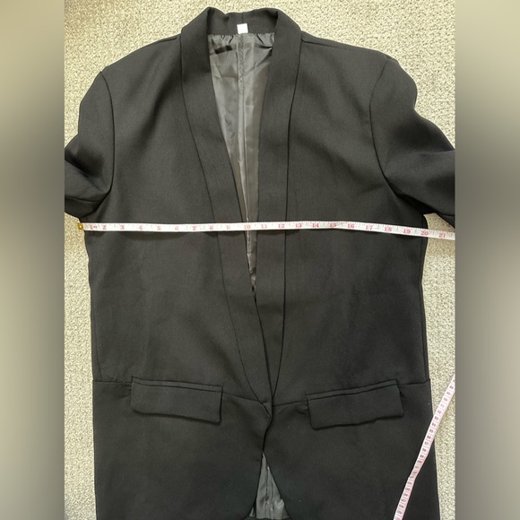 Cute black blazer size large - Picture 3 of 8